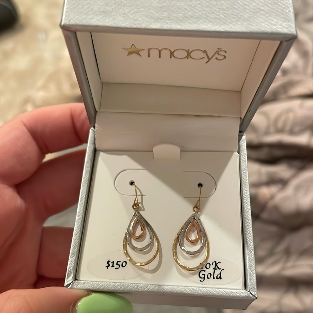 Macys 10k gold small lightweight hoop earrings